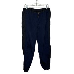 Lululemon Evergreen Track Pant
True Navy / Black